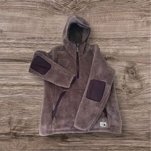Cozy women’s North Face Fleece Jacket - purple